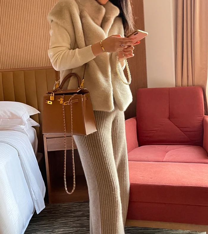 Luxury Faux Fur Vest Korean Fashion Women Winter Fall Design Solid Color High Quality Women Faux Fur Coats Sleeveless