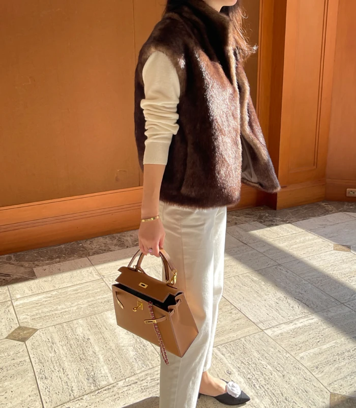 Luxury Faux Fur Vest Korean Fashion Women Winter Fall Design Solid Color High Quality Women Faux Fur Coats Sleeveless