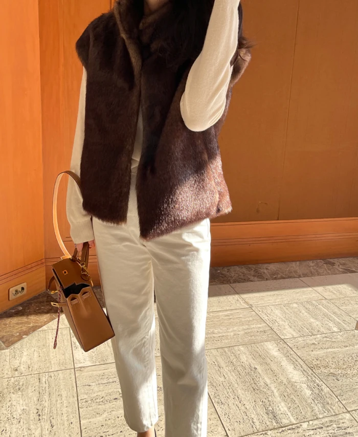 Luxury Faux Fur Vest Korean Fashion Women Winter Fall Design Solid Color High Quality Women Faux Fur Coats Sleeveless