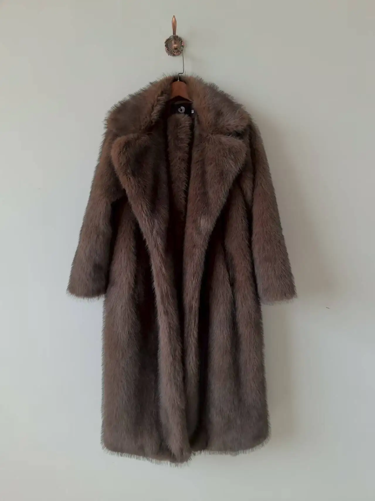 2025 New Vintage Luxury Long Faux Fox Fur Coat Women Winter Warm Fluffy Fur Jacket Female Street Furry Outerwear Overcoat