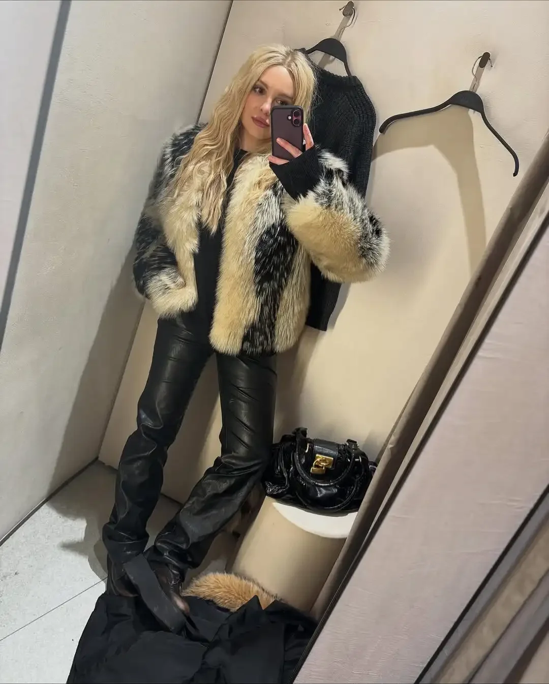 Women Color Block Faux Fur Coat Casual Round Neck Long-sleeved Fluffy Warm Crop Coats 2026 Winter Lady Chic Daily Street Jacket