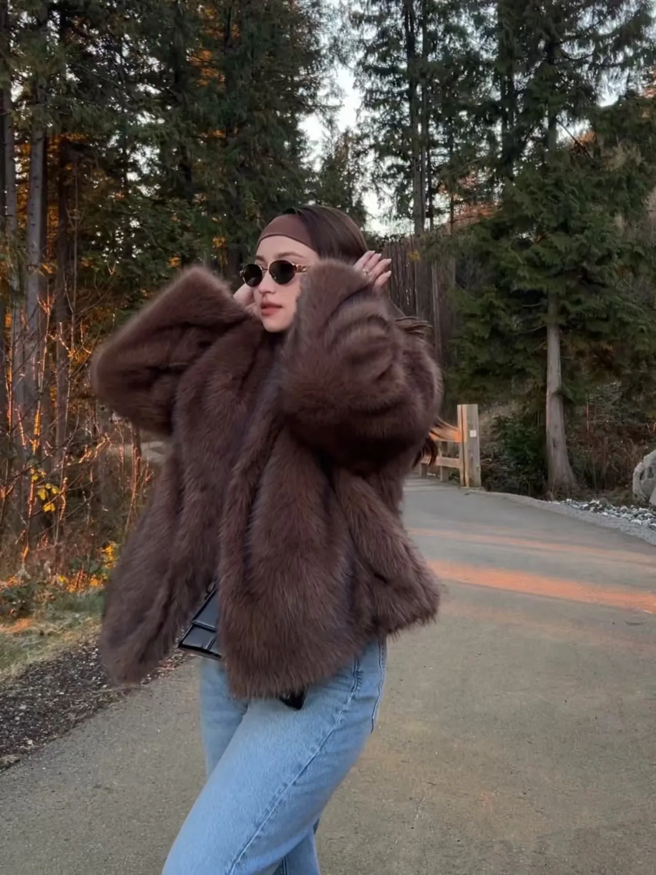 2025 Winter New Fashion Gradient Fluffy Fur Coat Women High Street Luxury Big Fur Collar Faux Fox Fur Jacket Female Overcoats