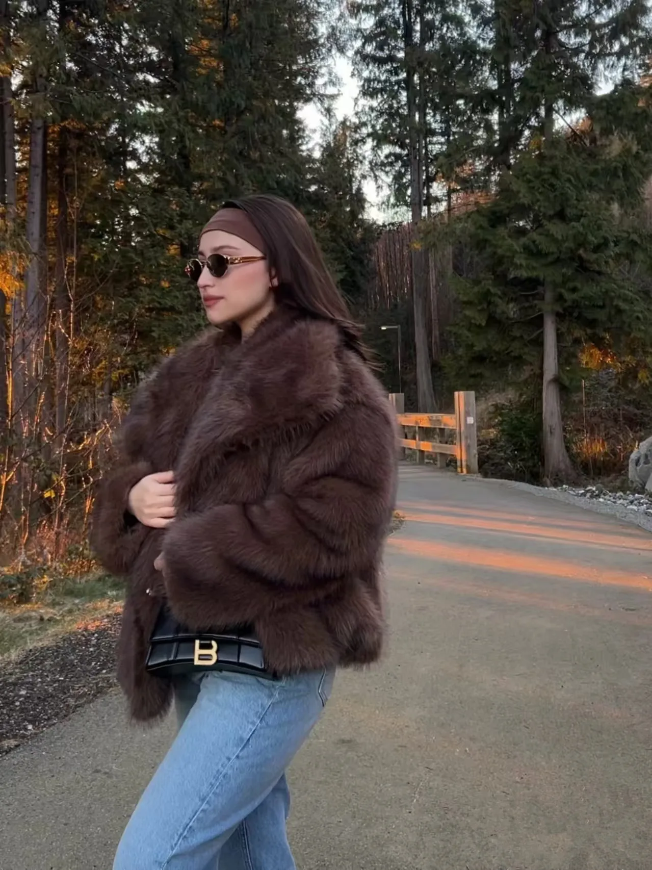 2025 Winter New Fashion Gradient Fluffy Fur Coat Women High Street Luxury Big Fur Collar Faux Fox Fur Jacket Female Overcoats