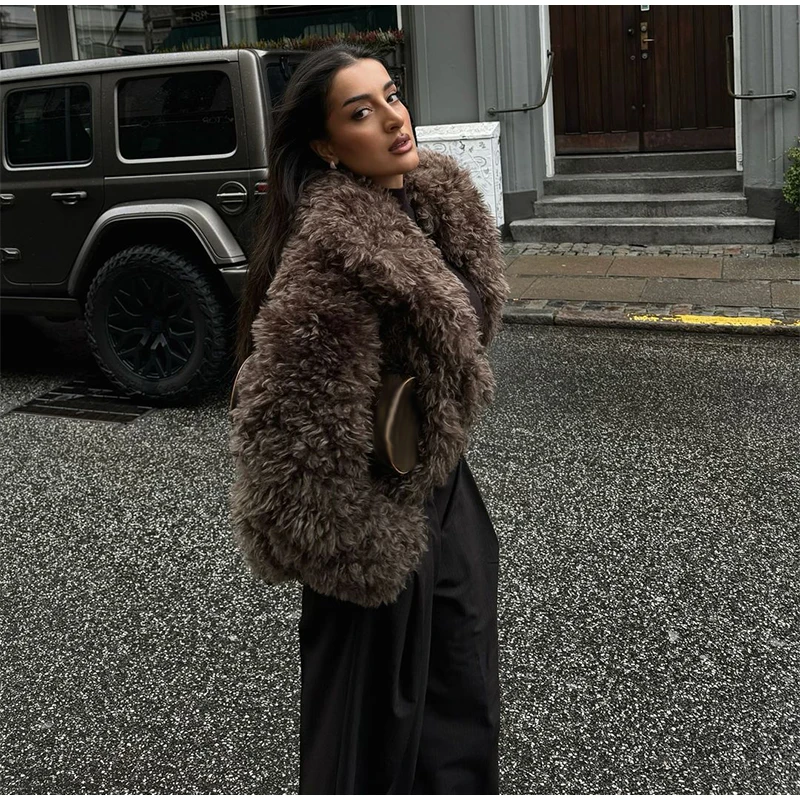 Fashion Faux Fur Coat Women Loose Lapel Full Sleeve Fluffy Short Overcoat 2025 Autumn Winter Street Lady Furry Warm Overcoat