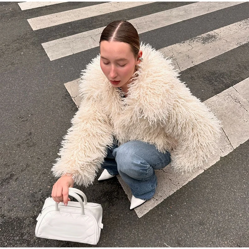 Fashion Faux Fur Coat Women Loose Lapel Full Sleeve Fluffy Short Overcoat 2025 Autumn Winter Street Lady Furry Warm Overcoat