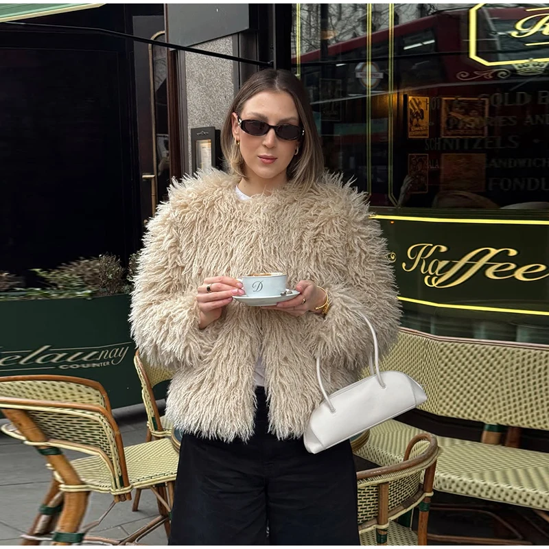 Fashion Faux Fur Coat Women Loose Lapel Full Sleeve Fluffy Short Overcoat 2025 Autumn Winter Street Lady Furry Warm Overcoat
