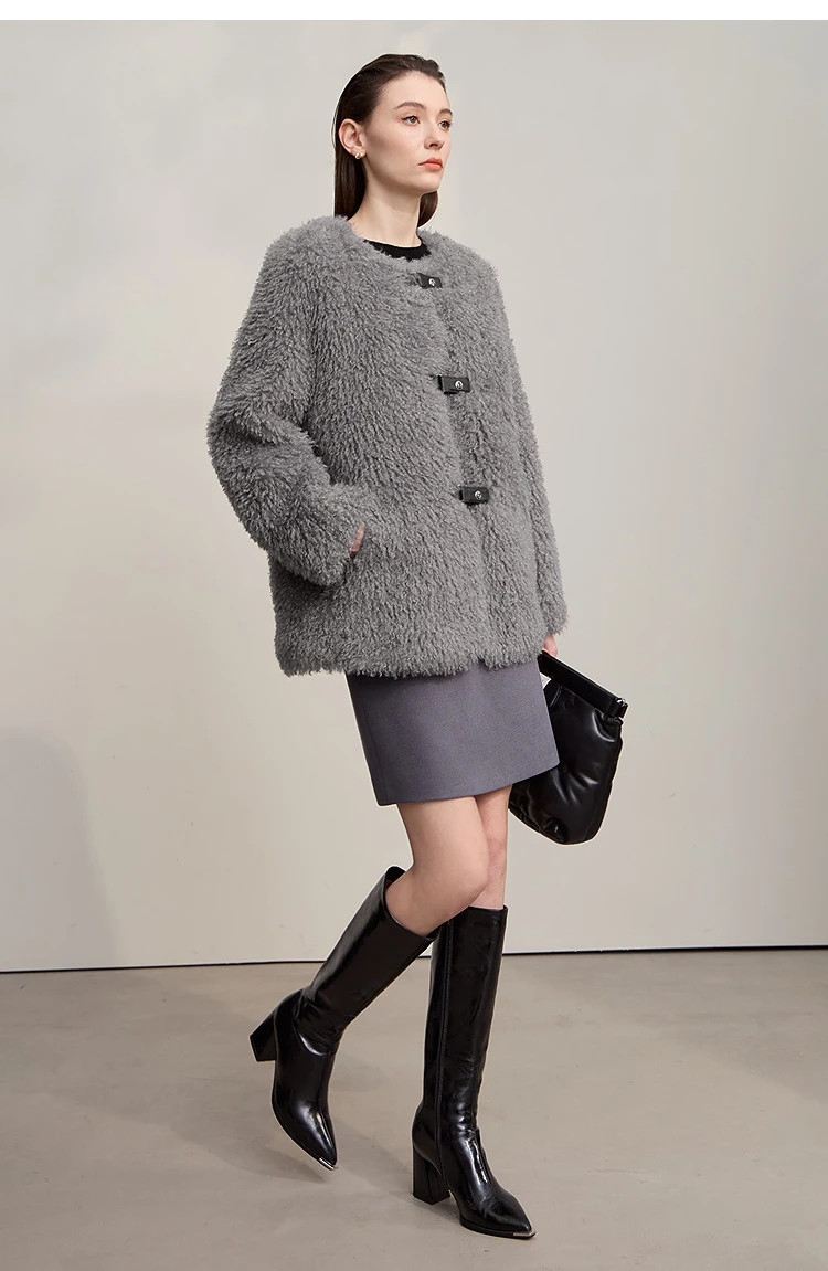AMII Fur Coat Woman 2026 Winter New Round Neck Loose Long Sleeves Ladies Clothing Leather Button Warm Women's Fur Coat 12524008