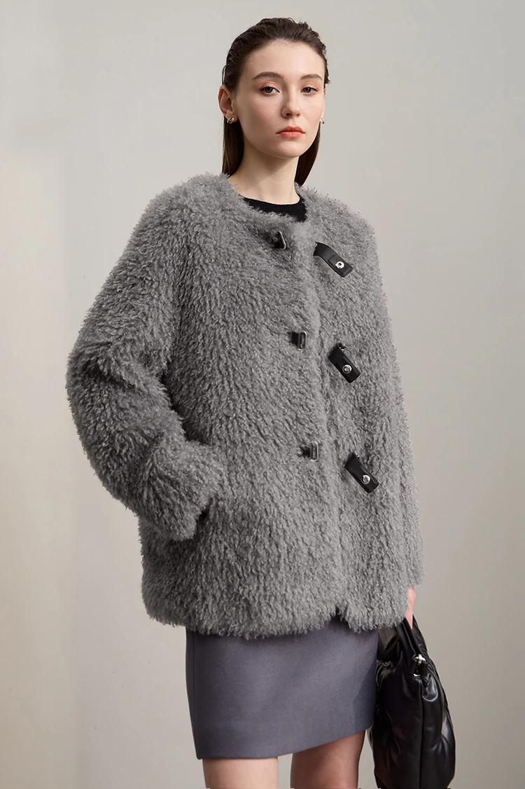 AMII Fur Coat Woman 2026 Winter New Round Neck Loose Long Sleeves Ladies Clothing Leather Button Warm Women's Fur Coat 12524008