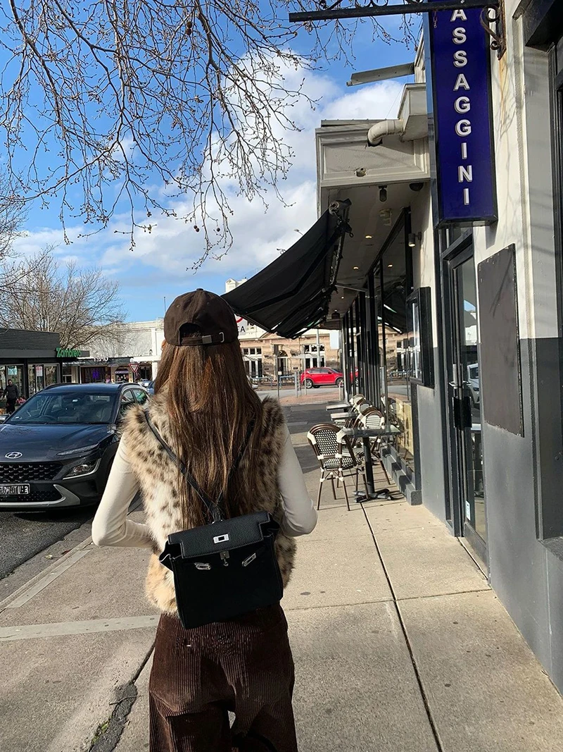 Chic Leopard Women Faux Fur Vest Stand Collar Fleece Jacket Sleeveless Winter Warm Plush Streetwear Retro Outerwear Top