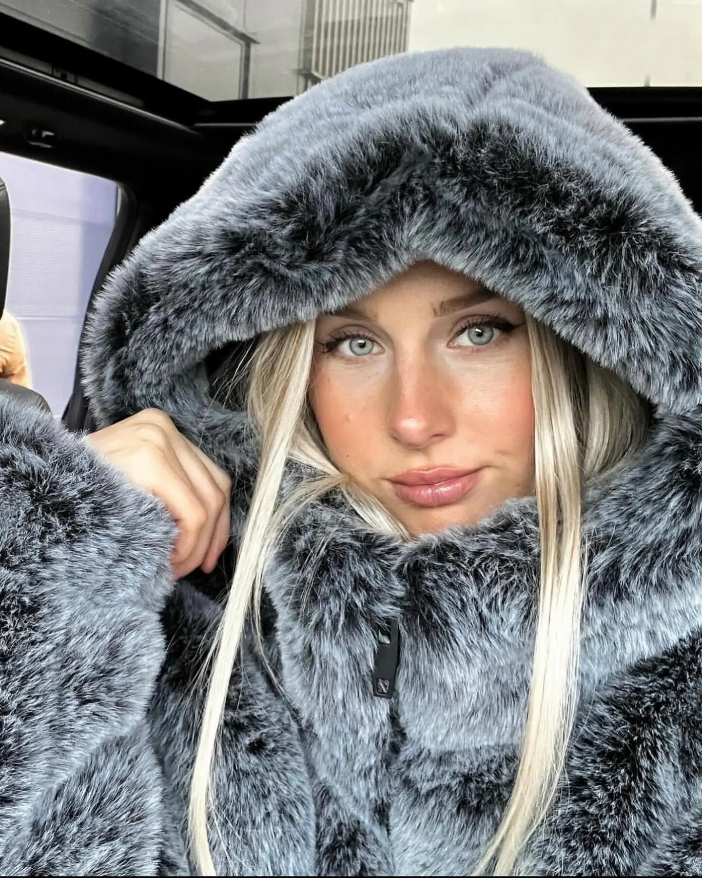 Women Faux Fur Hooded Coats Y2k Jacket Short Overcoats Long Sleeves Zippper Thick Loose Fit Officelady Casual 2025 Autumn Winter