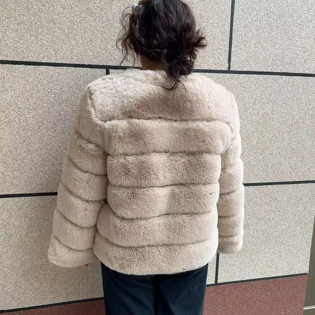 Women's Fluffy Faux Fur Coat Winter Hot Selling Fashionable Luxury Faux Fox Fur Coat Long Sleeve Ladies' Fake Fur Winter Clothin