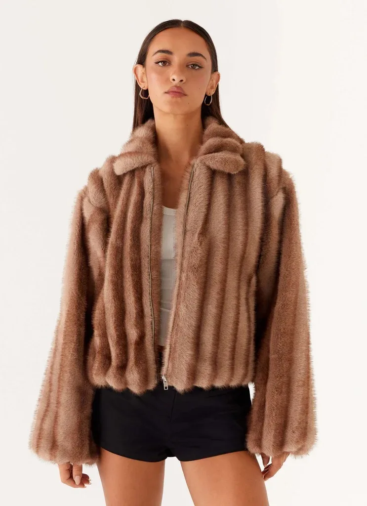 DEAT Fashion Environmentally Friendly Fur Coat Women's Lapel Zipper Loose Plush Thick Faux Fur Jacket Winter New 7A1824