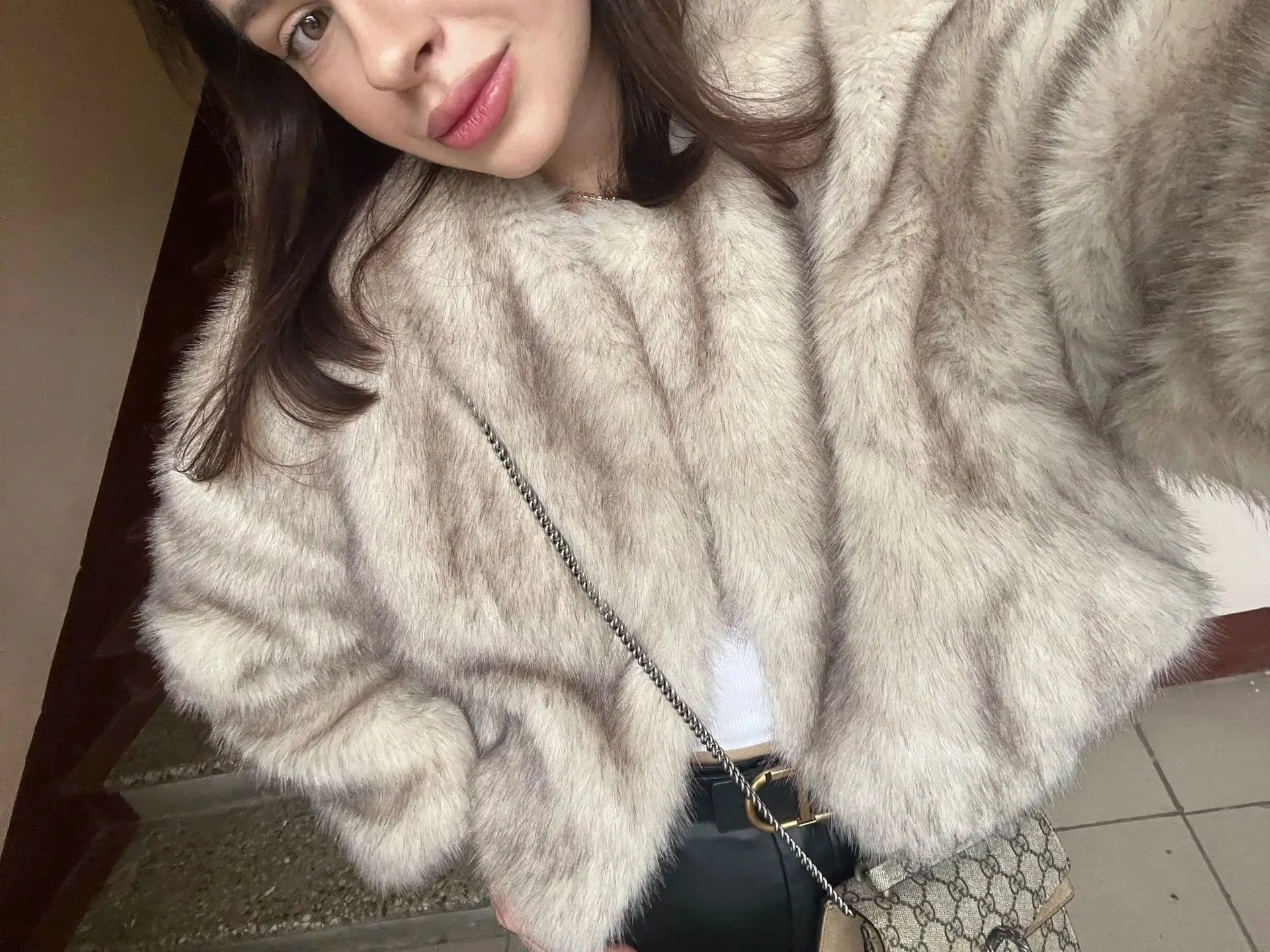 Lconic Street Fashion Luxury Brand Gardient Cropped cropped Faux Fur Coat Women Winter Hot Cool Girls Fluffy Short Fur Jacket