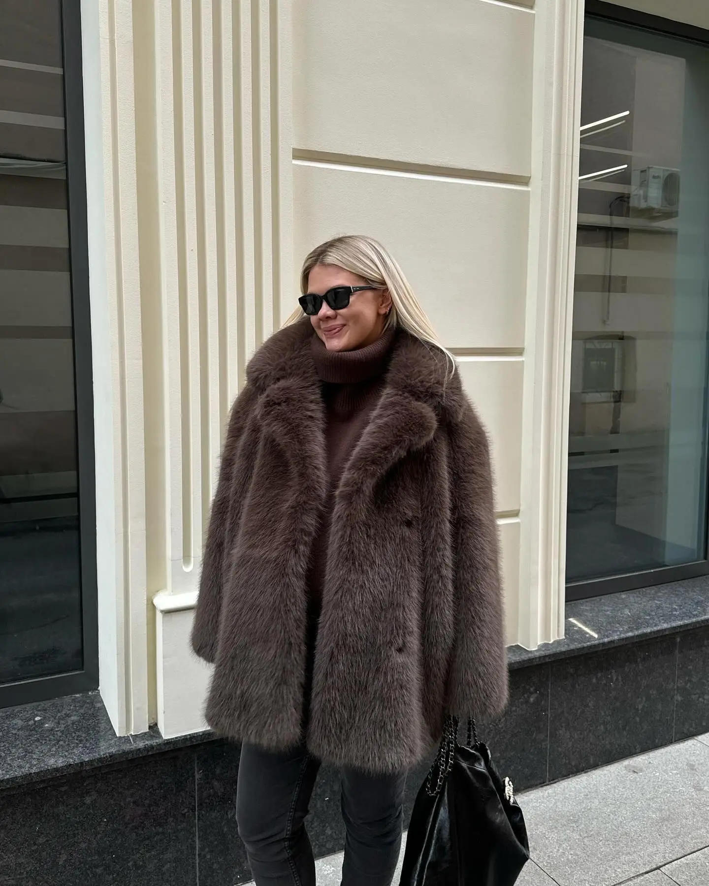 Tuularose Women Elegant Faux Fur Coat Warm Fluffy Loose Long Sleeve Lapel Jacket Fall Winter Fashion High Street Lady Outerwear