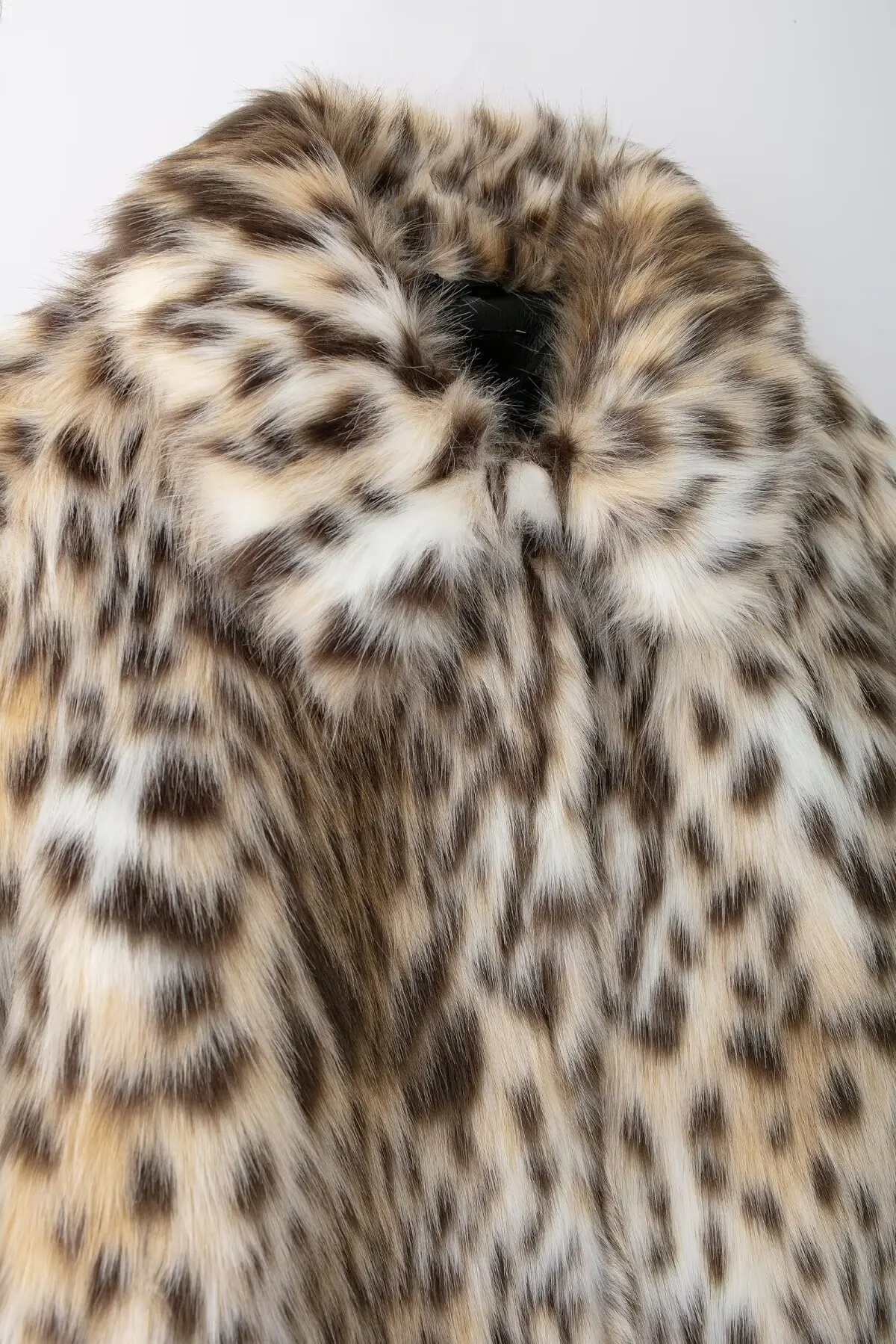 HH Woman Lapel Long Sleeves Side Pockets Casual Coat Women Winter Leopard Print Faux Fur Loose Slim Warm Coat Mujer