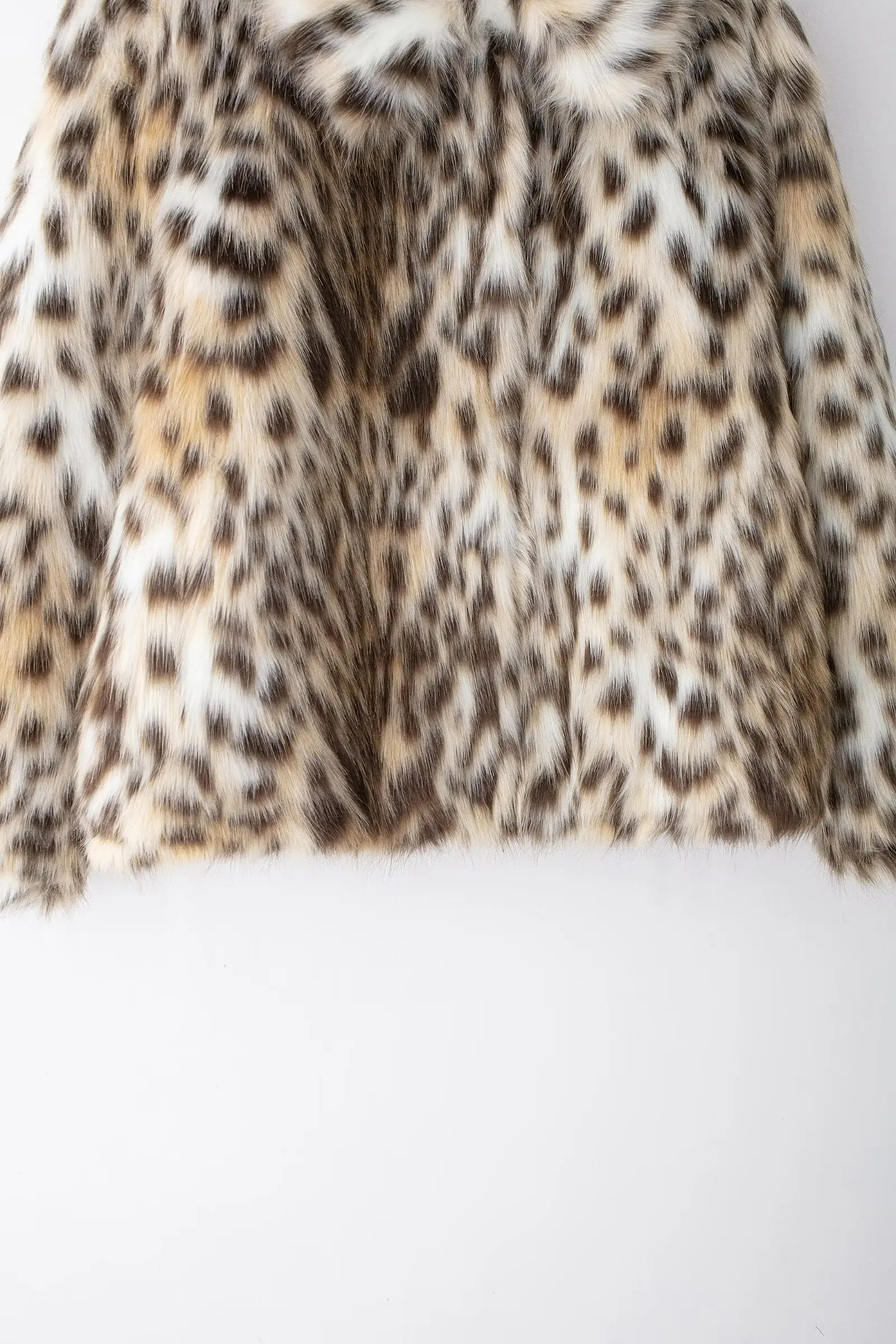 HH Woman Lapel Long Sleeves Side Pockets Casual Coat Women Winter Leopard Print Faux Fur Loose Slim Warm Coat Mujer