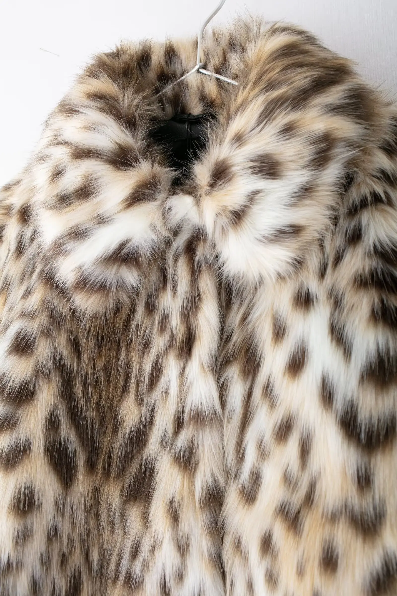 HH Woman Lapel Long Sleeves Side Pockets Casual Coat Women Winter Leopard Print Faux Fur Loose Slim Warm Coat Mujer
