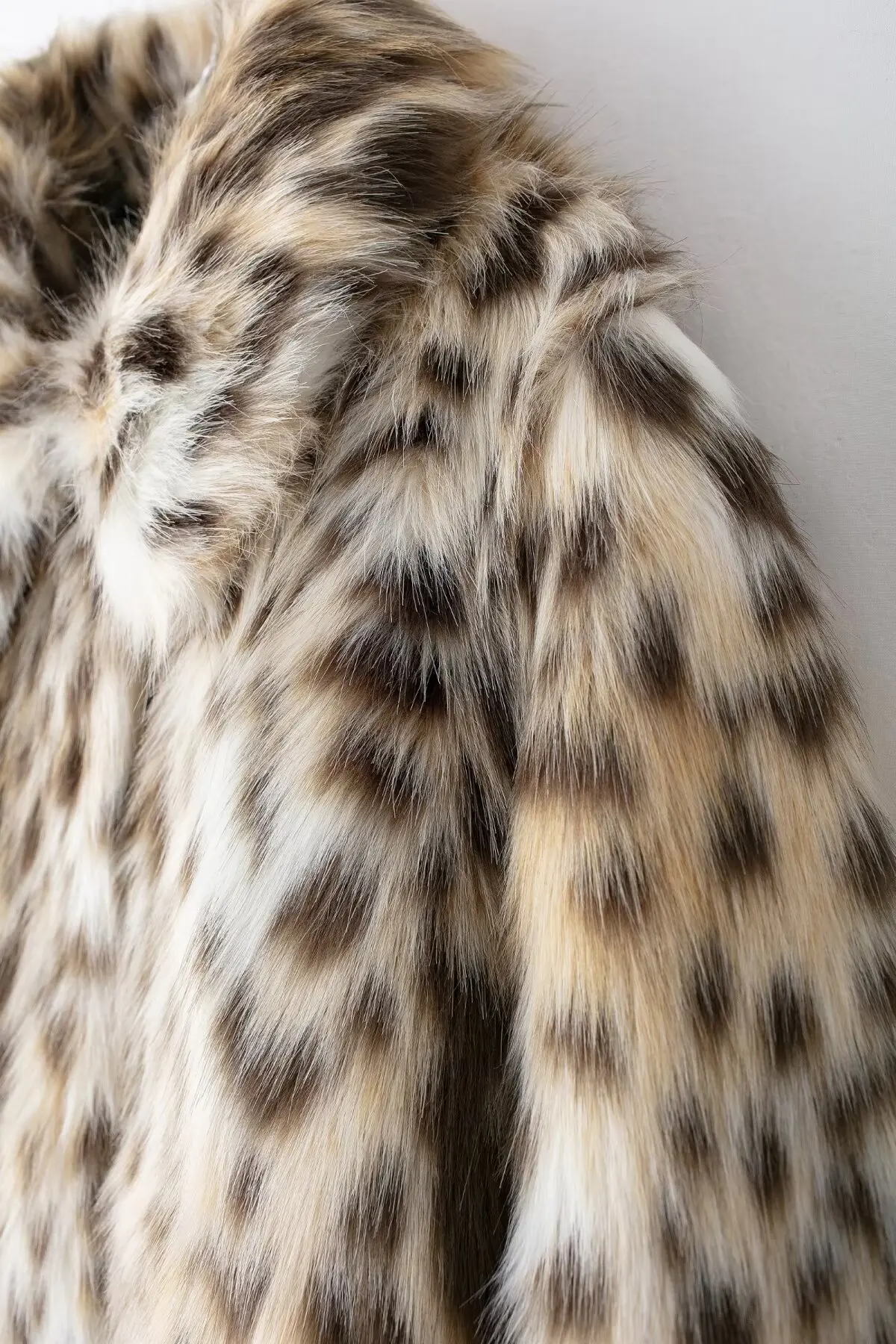 HH Woman Lapel Long Sleeves Side Pockets Casual Coat Women Winter Leopard Print Faux Fur Loose Slim Warm Coat Mujer