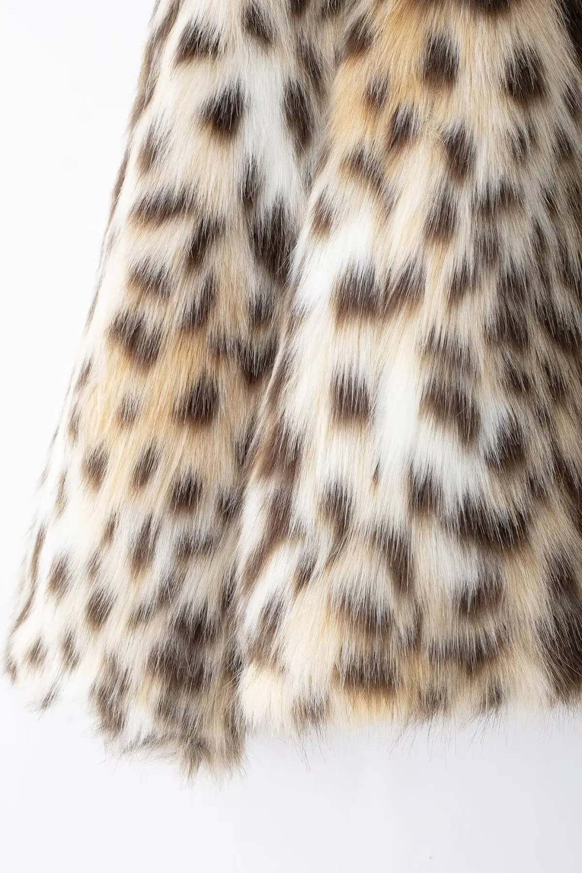 HH Woman Lapel Long Sleeves Side Pockets Casual Coat Women Winter Leopard Print Faux Fur Loose Slim Warm Coat Mujer
