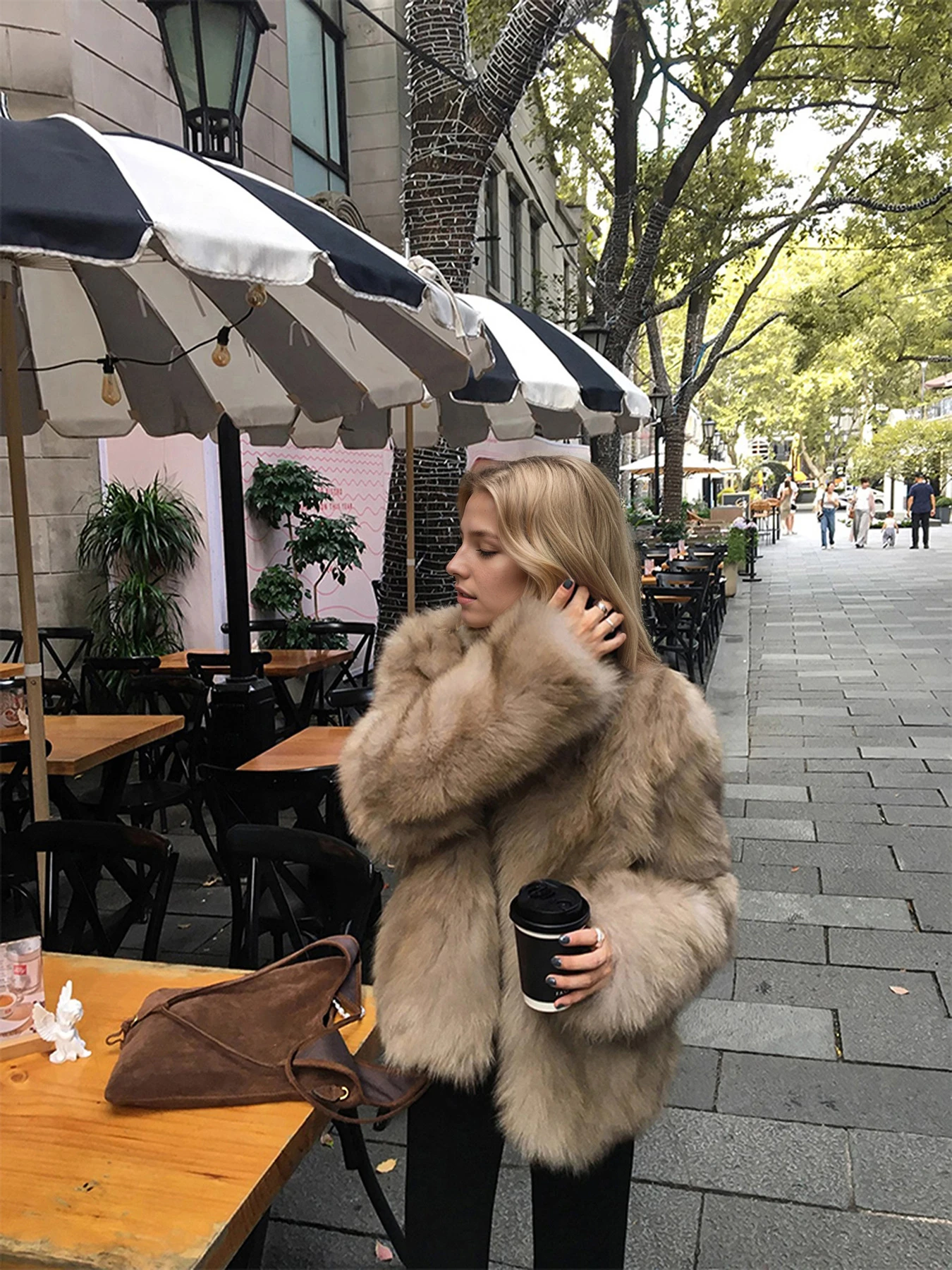 LIMO Ladies Short Faux Fur Jacket Lapel Collar Casual Loose Fit Fashion Fluffy Plush Outer Coat