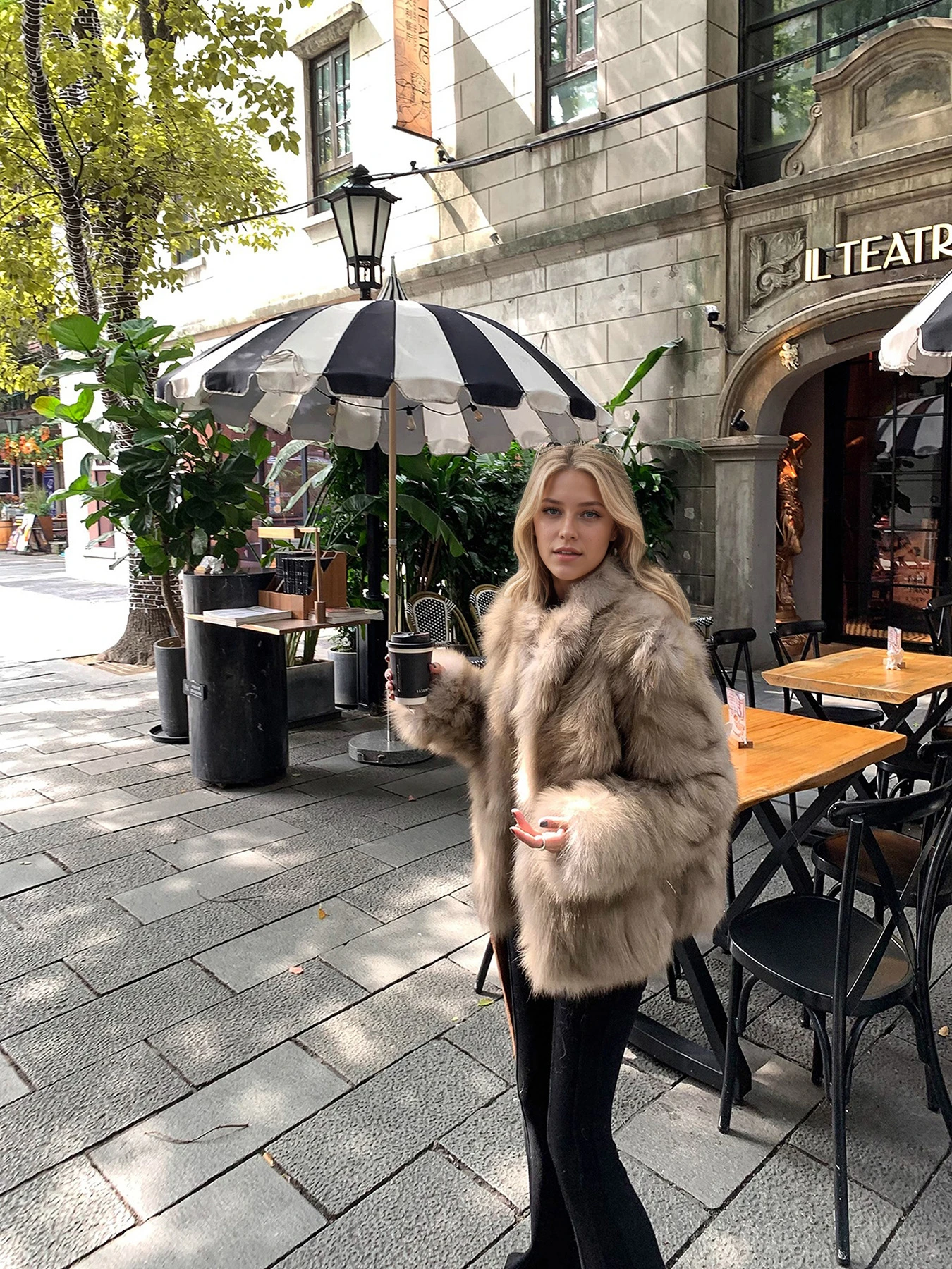 LIMO Ladies Short Faux Fur Jacket Lapel Collar Casual Loose Fit Fashion Fluffy Plush Outer Coat