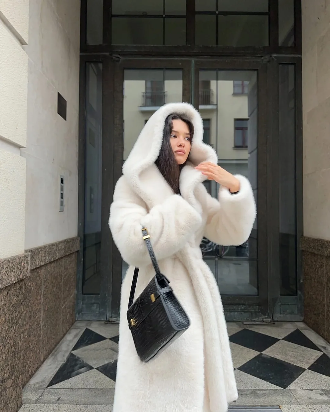 Women Faux Fur Long Coats Hooded Overcoats Lace Up Full Sleeves Open Stitch Thick Loose Jackets Elegant 2025 Autumn Winter
