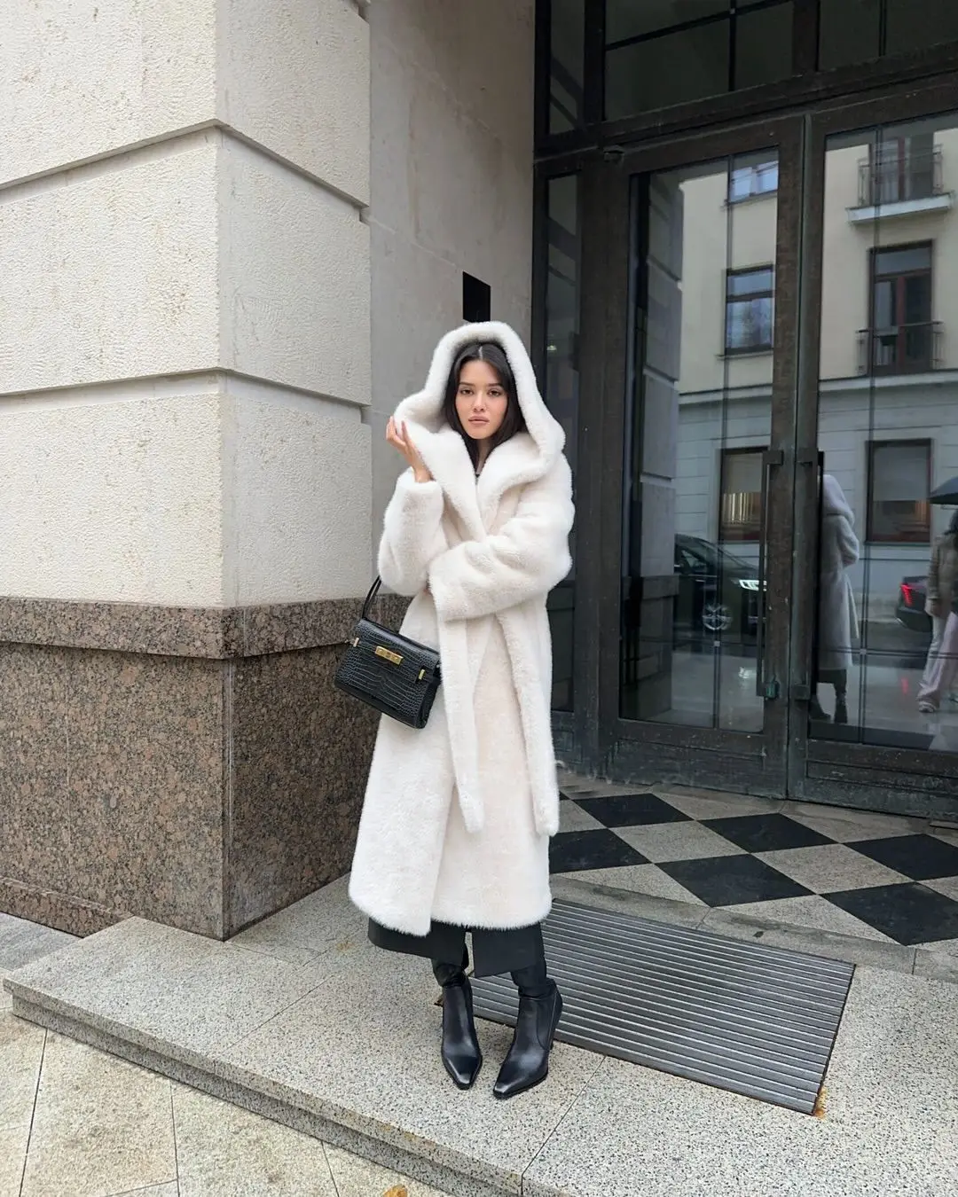 Women Faux Fur Long Coats Hooded Overcoats Lace Up Full Sleeves Open Stitch Thick Loose Jackets Elegant 2025 Autumn Winter