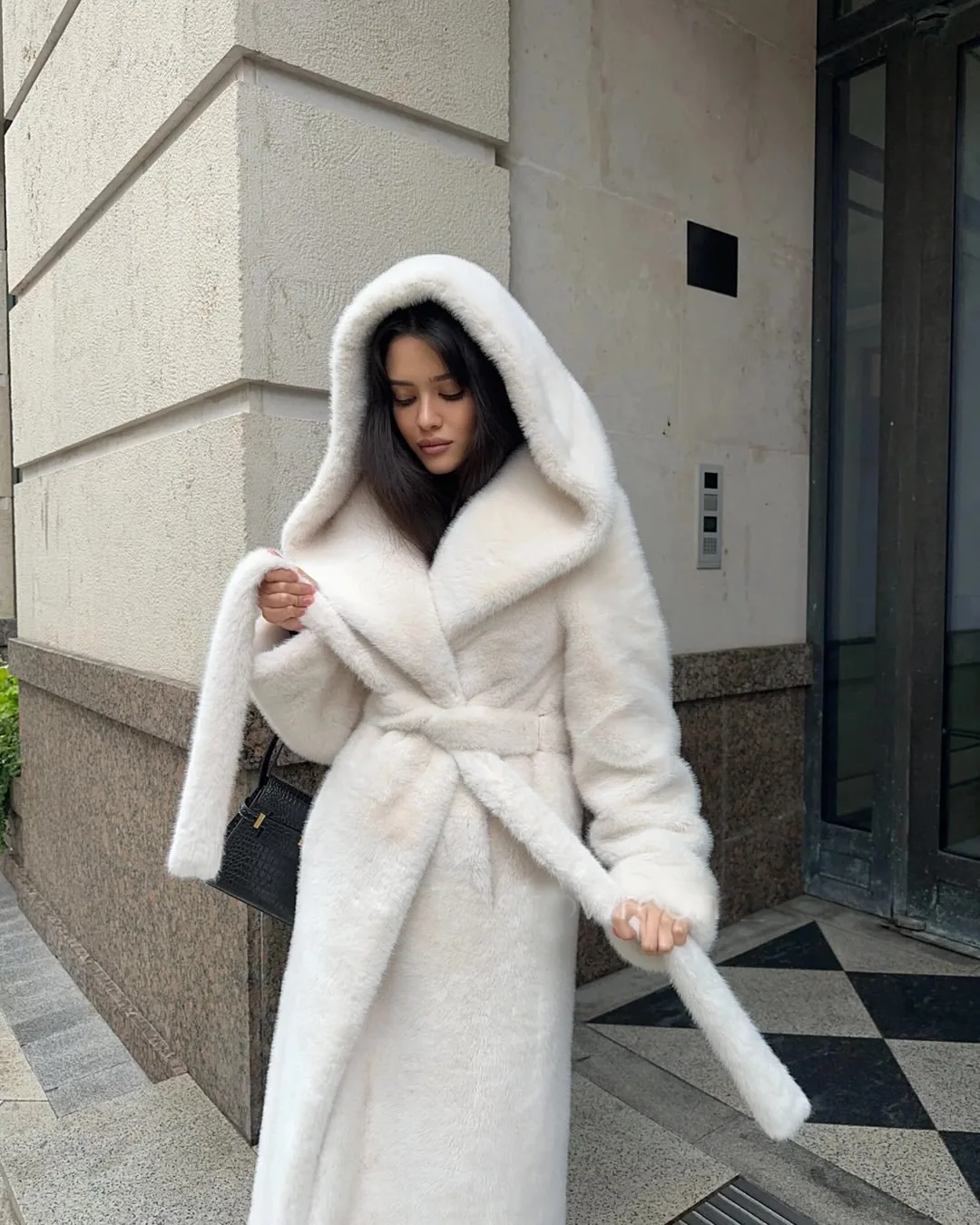 Women Faux Fur Long Coats Hooded Overcoats Lace Up Full Sleeves Open Stitch Thick Loose Jackets Elegant 2025 Autumn Winter