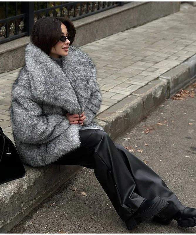 Faux Women's Fur Coat Turn-Down Collar Long Sleeve Elastic Cuff Plush Fluffy Female Fur Coat Fashion Autumn Loose Fur For Ladies