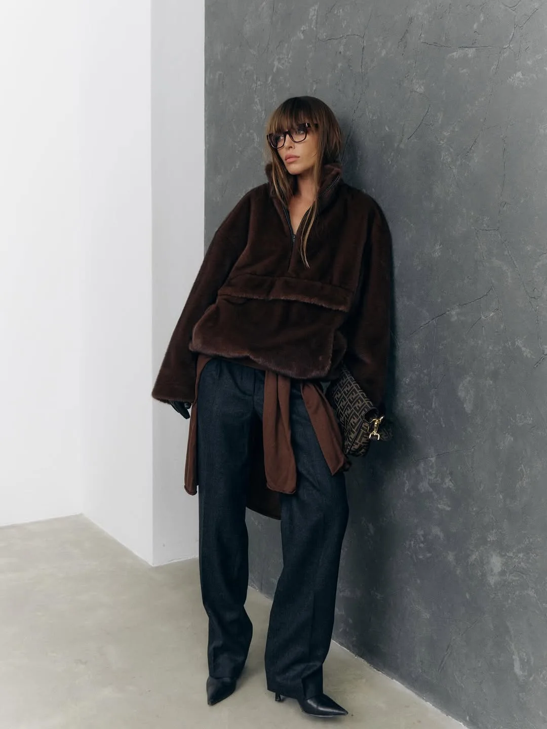 LANMREM Women Faux Mink Fur Half Zip Sweatshirt Stand Neck Kangaroo Pocket Loose Long Sleeve Warm Plush Pullover Top 2DB8857