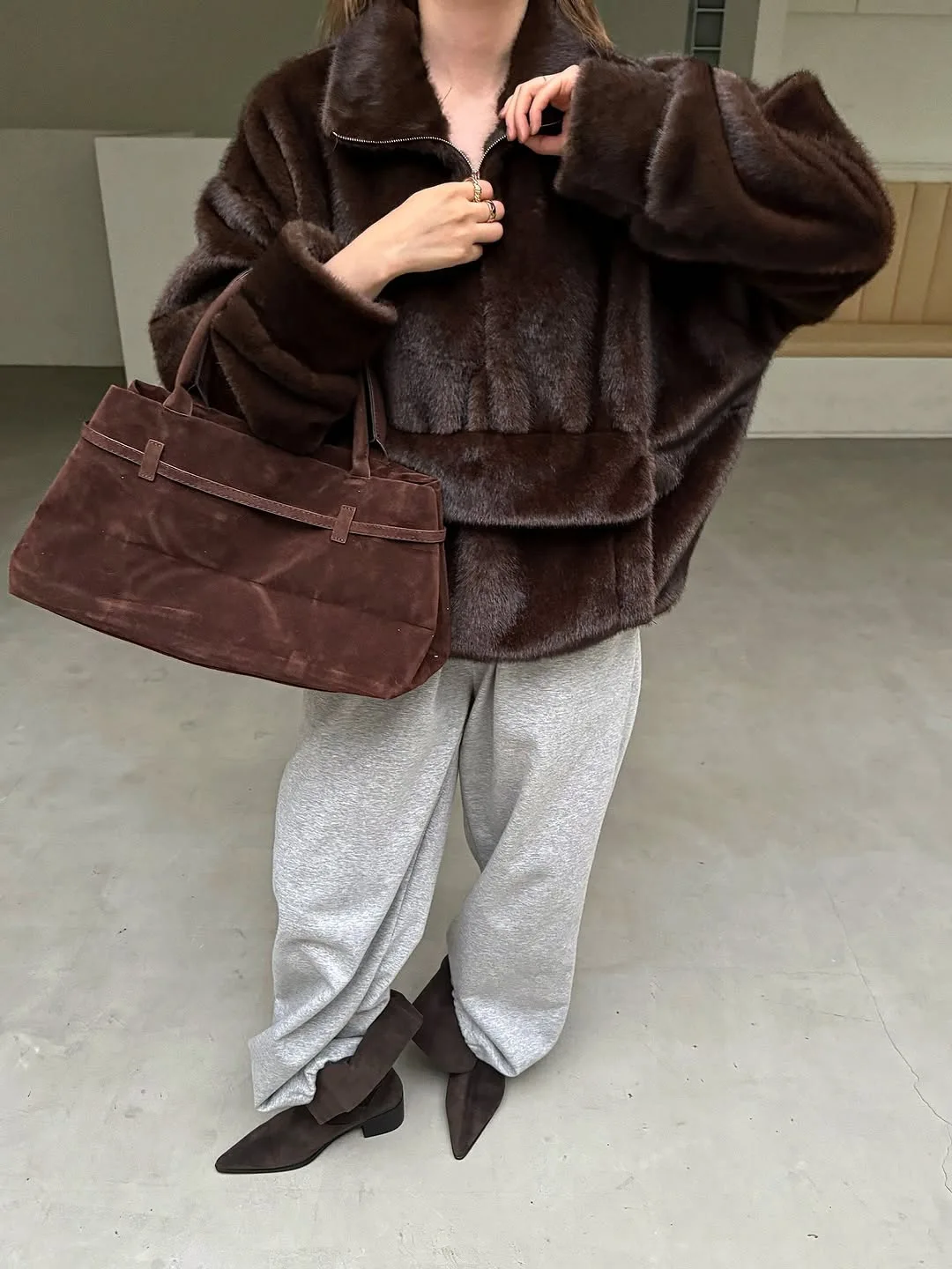 LANMREM Women Faux Mink Fur Half Zip Sweatshirt Stand Neck Kangaroo Pocket Loose Long Sleeve Warm Plush Pullover Top 2DB8857