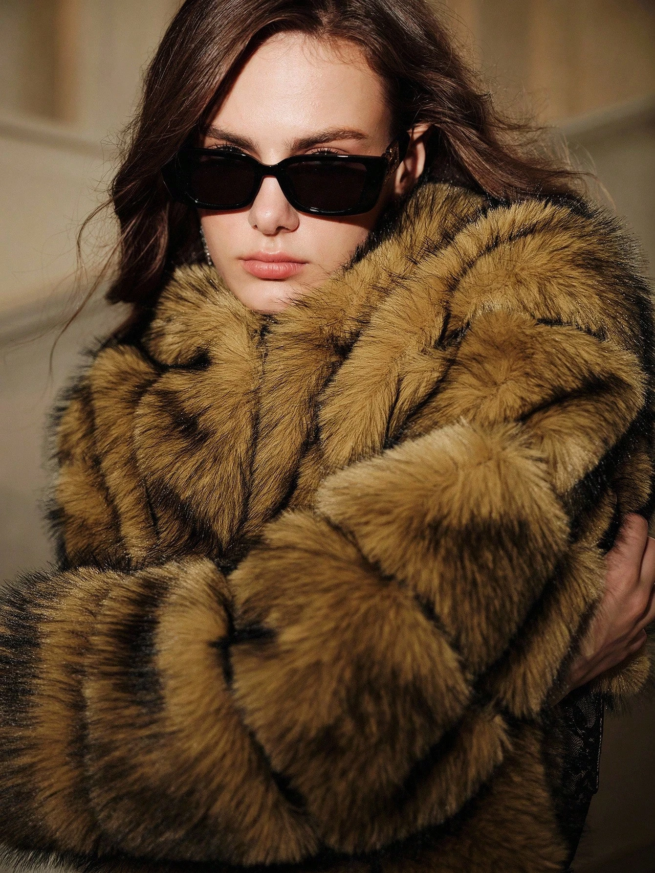 Women Winter Faux Fur Coat Cropped Striped Brown Fluffy Zipper Luxury 2026 New Mob Wife Party Warm Outerwear