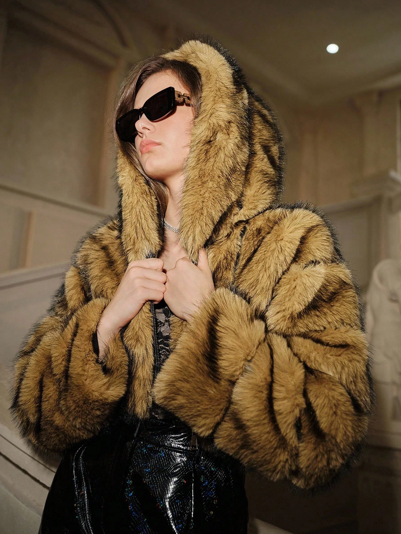Women Winter Faux Fur Coat Cropped Striped Brown Fluffy Zipper Luxury 2026 New Mob Wife Party Warm Outerwear