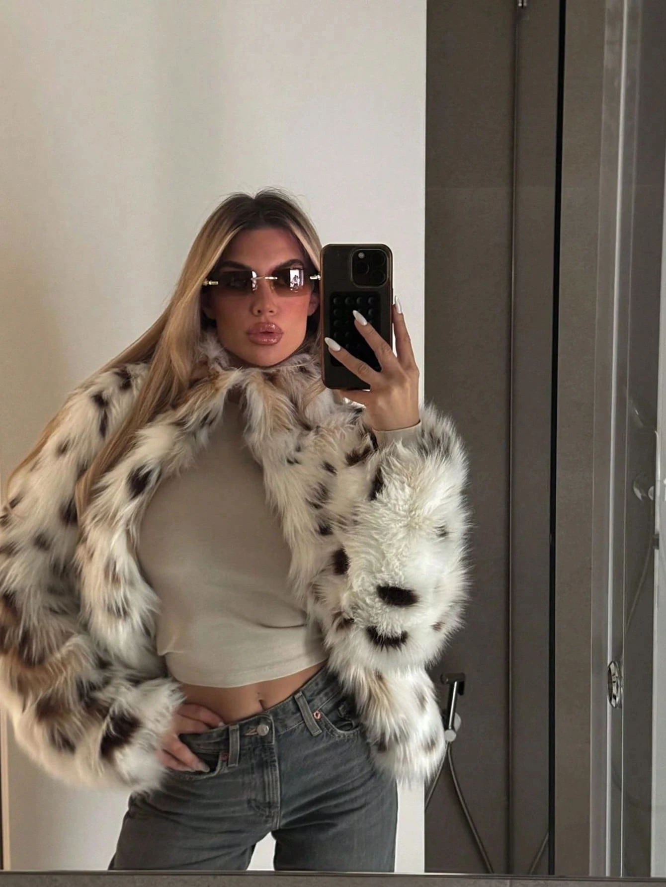 Women Winter Faux Fur Coat Snow Leopard Print Fluffy Short White Warm 2026 New Y2K Old Money Streetwear Outerwear