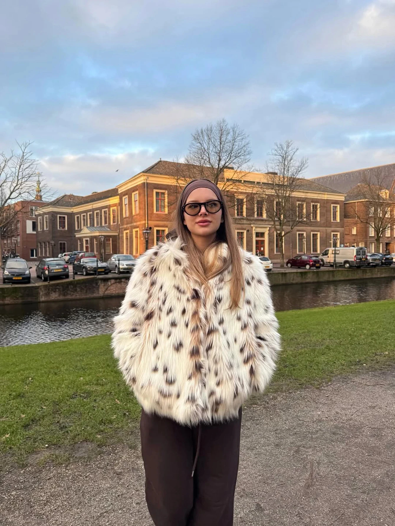 Women Winter Faux Fur Coat Snow Leopard Print Fluffy Short White Warm 2026 New Y2K Old Money Streetwear Outerwear