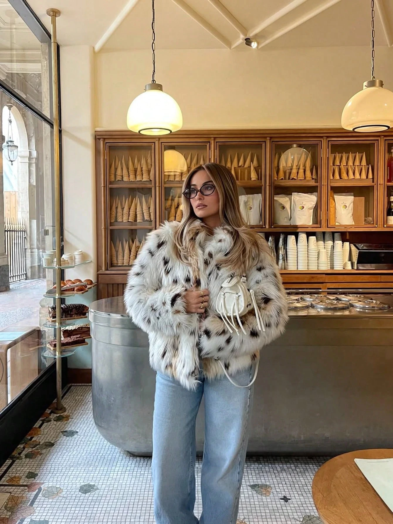 Women Winter Faux Fur Coat Snow Leopard Print Fluffy Short White Warm 2026 New Y2K Old Money Streetwear Outerwear