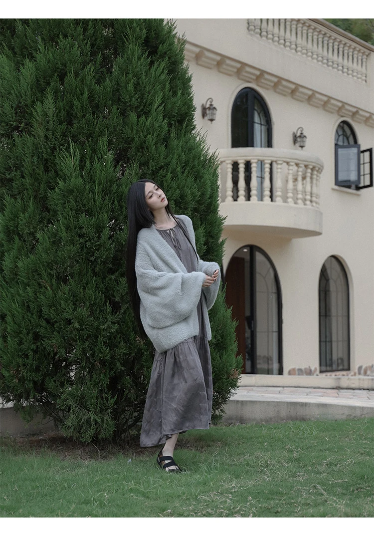 Lautaro Autumn Winter Oversized Thick Warm Green Faux Fur Coat Women with Deep V Neck Bat Sleeve Chic Luxury Fluffy Jacket 2026