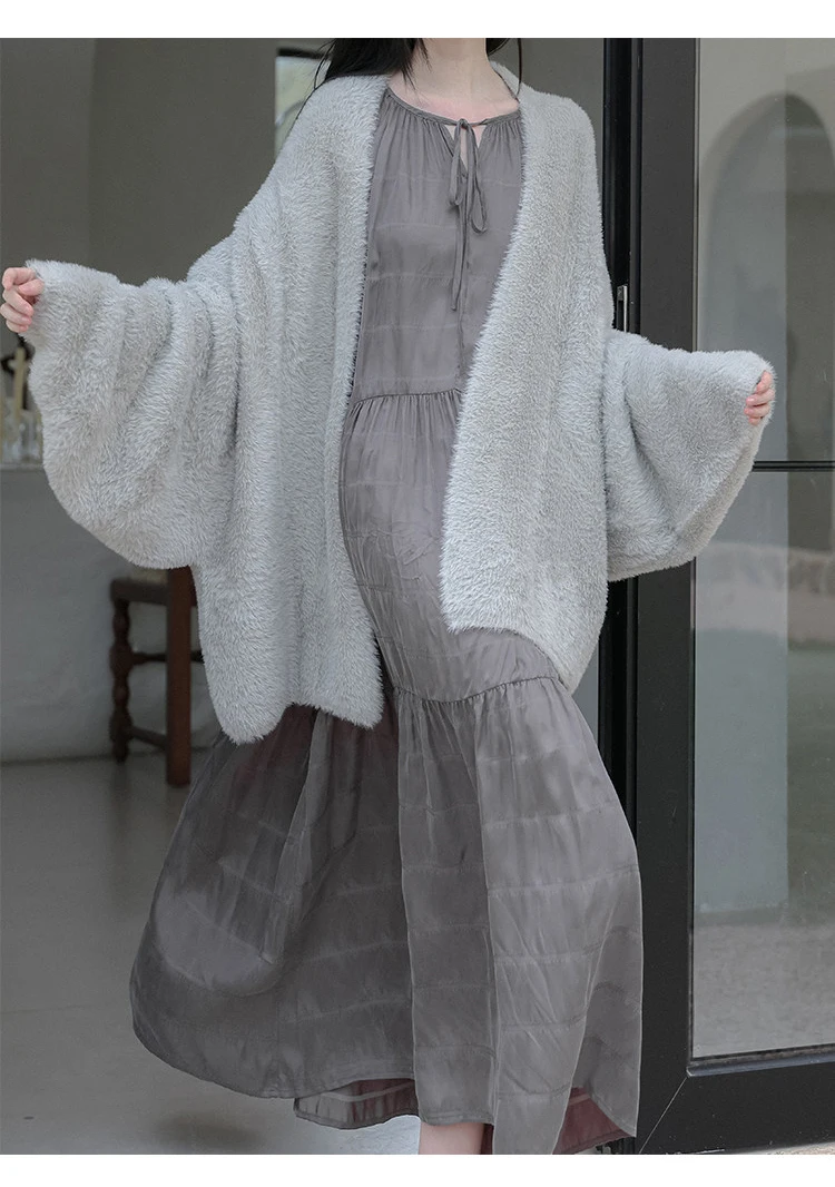 Lautaro Autumn Winter Oversized Thick Warm Green Faux Fur Coat Women with Deep V Neck Bat Sleeve Chic Luxury Fluffy Jacket 2026
