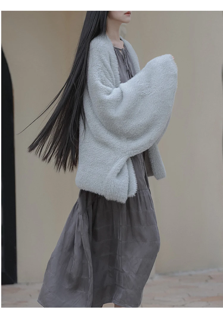 Lautaro Autumn Winter Oversized Thick Warm Green Faux Fur Coat Women with Deep V Neck Bat Sleeve Chic Luxury Fluffy Jacket 2026