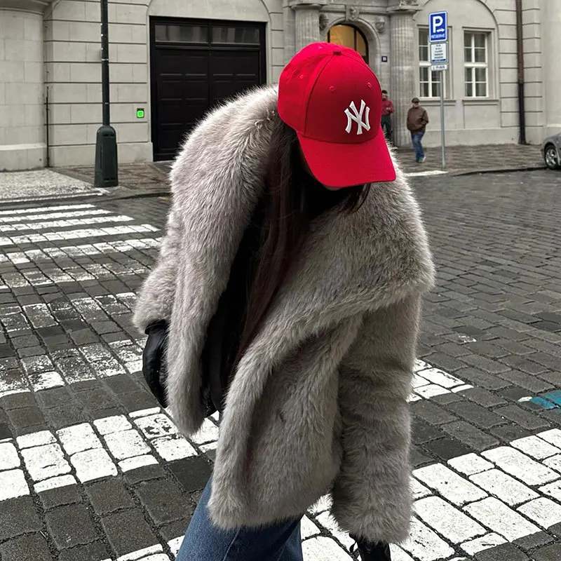Woman Autumn Winter Faux Fur Coat Plush Fluffy Women's Jacket New in Outerwears White Red Gray Black Wool Blends Coats