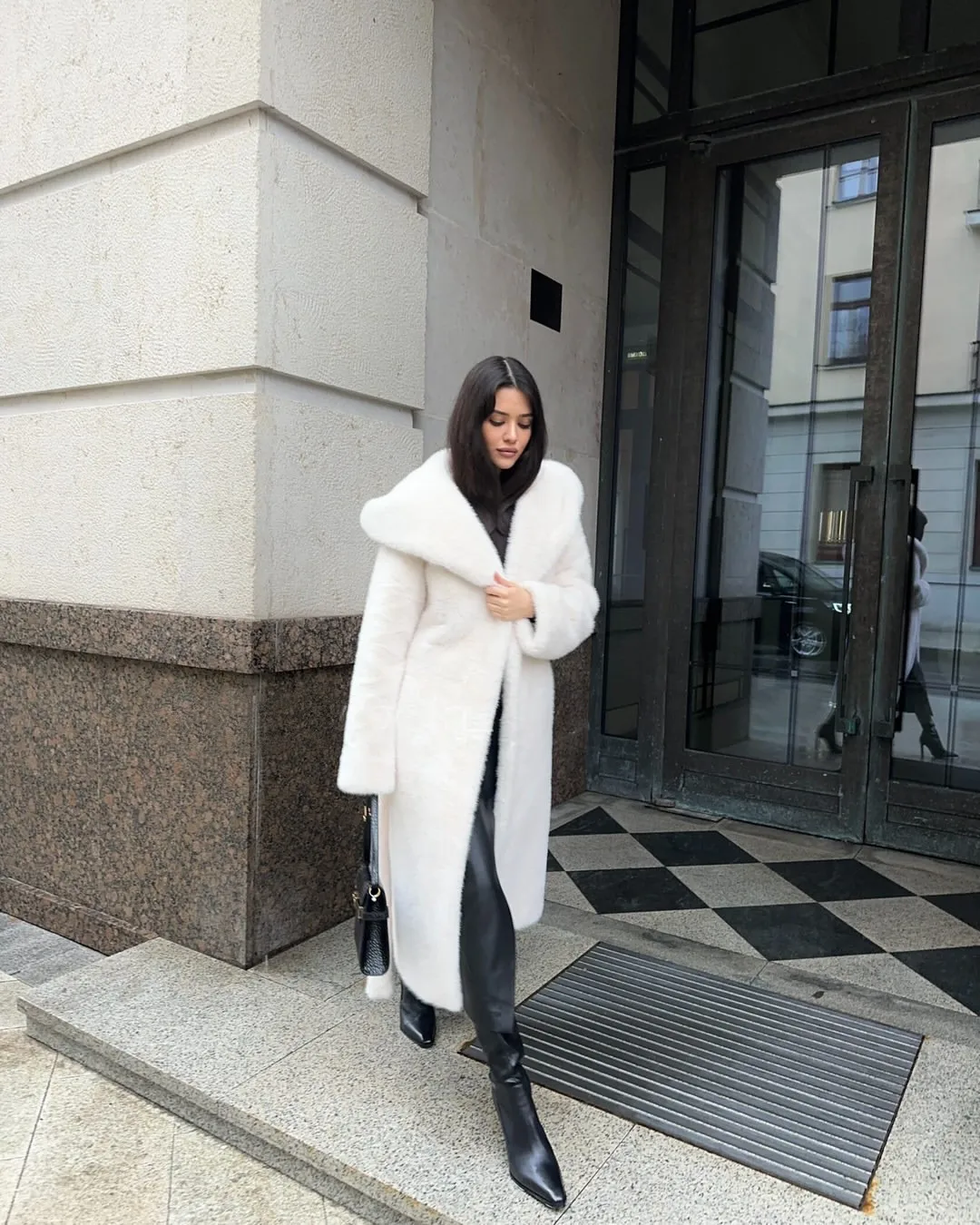 Winter Women High Quality Hooded Faux Fur Coat Luxury Long Fur Coat Loose OverCoat Thick Warm Plus Size Female Plush Coats