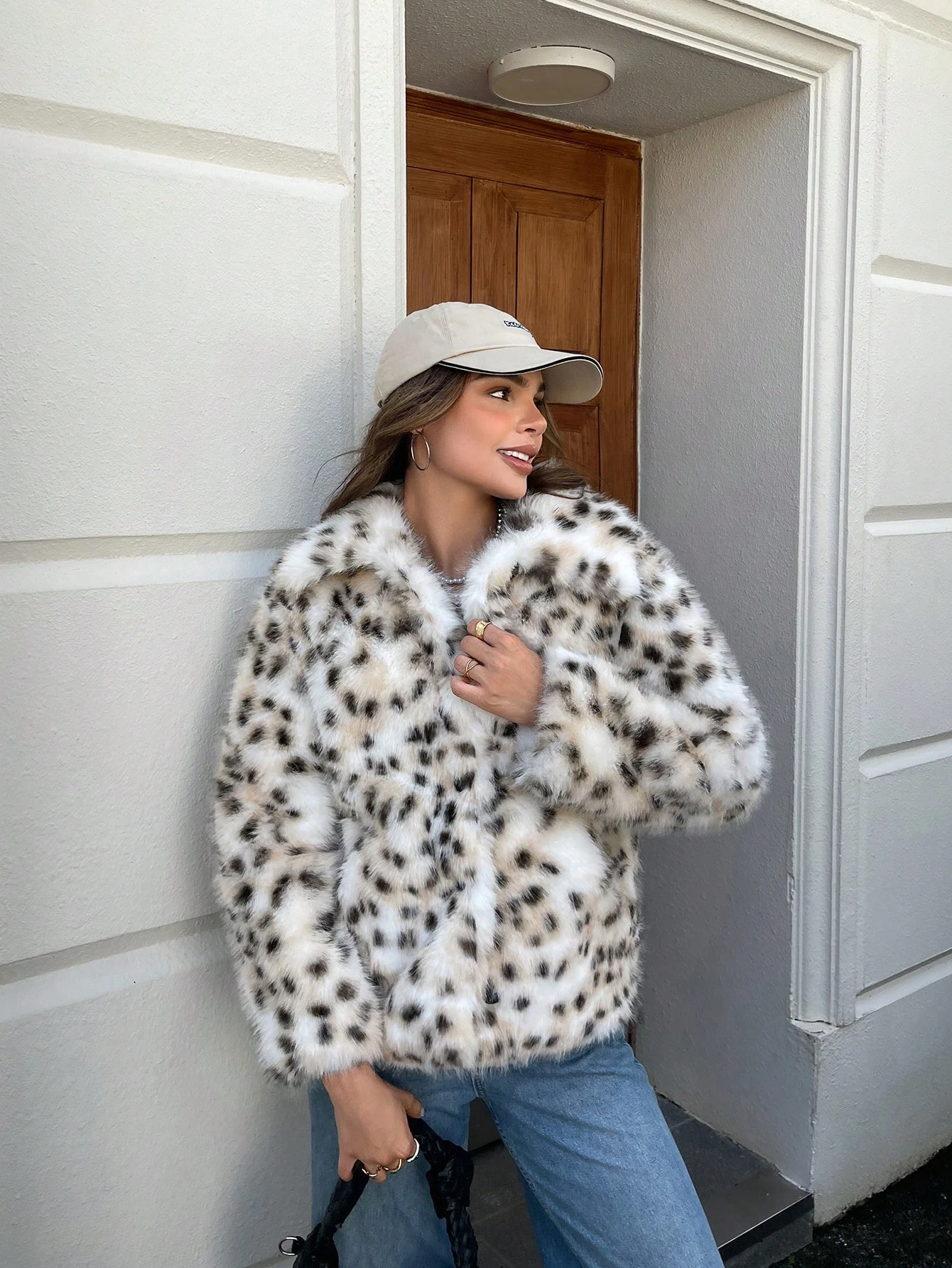 Women Winter Faux Fur Coat Snow Leopard Print Fluffy Short Jacket 2026 New Y2K Streetwear Vintage Outerwear
