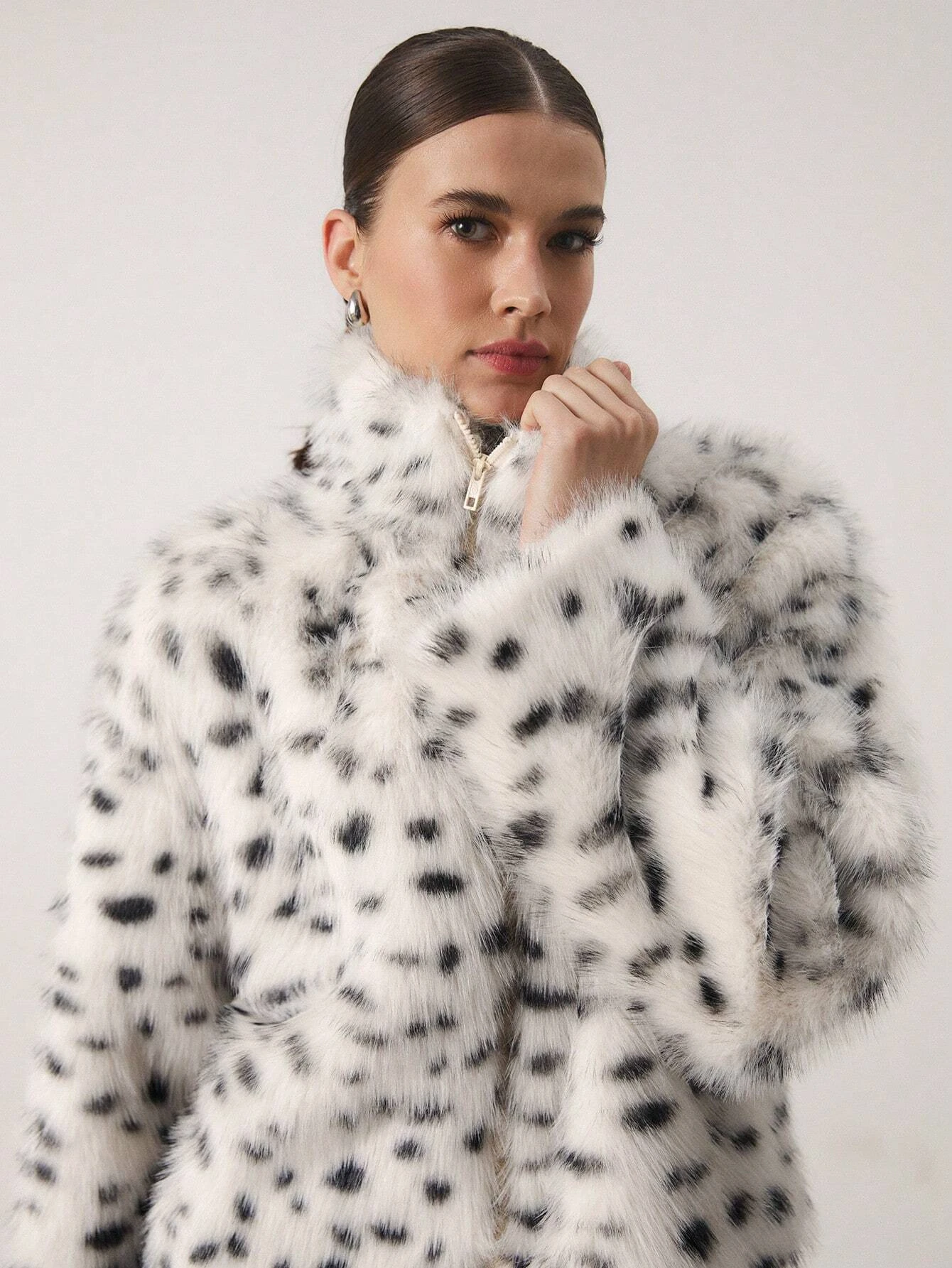Women Winter Faux Fur Coat Snow Leopard Print Fluffy Short High Neck Zipper 2026 New Y2K Streetwear Trendy Warm Outerwear