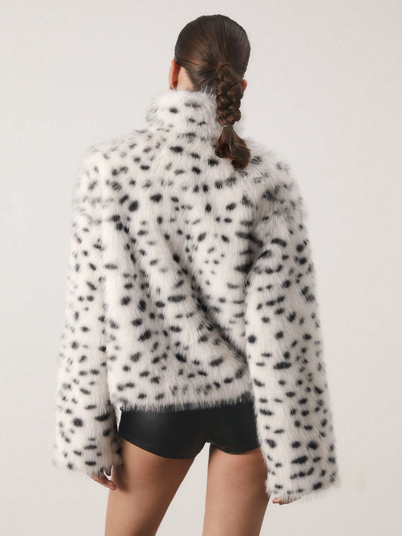 Women Winter Faux Fur Coat Snow Leopard Print Fluffy Short High Neck Zipper 2026 New Y2K Streetwear Trendy Warm Outerwear