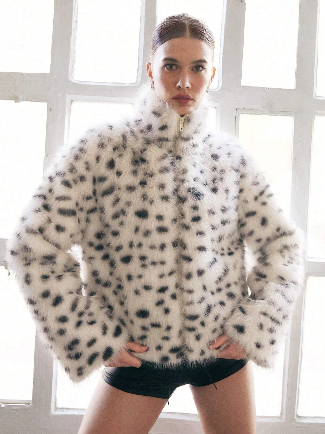 Women Winter Faux Fur Coat Snow Leopard Print Fluffy Short High Neck Zipper 2026 New Y2K Streetwear Trendy Warm Outerwear
