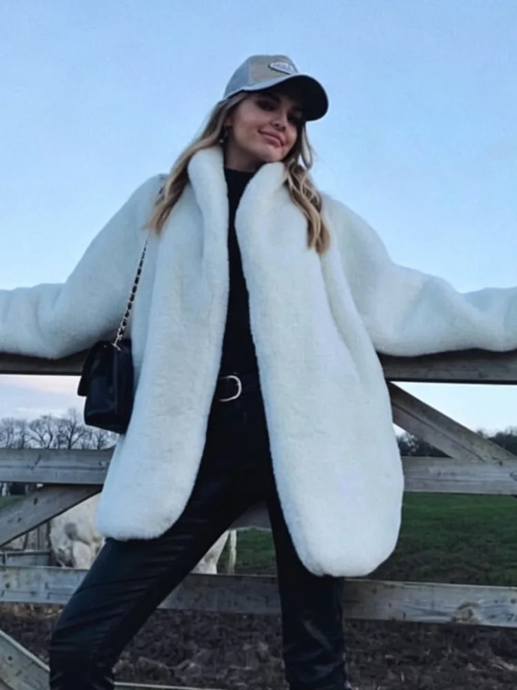 LGRQ Streetwear Fashion Faux Fur Coat Women's 2026 New Winter Minimalist Lapel Long Sleeve Loose Plush Warm Outerwear 19DB3550