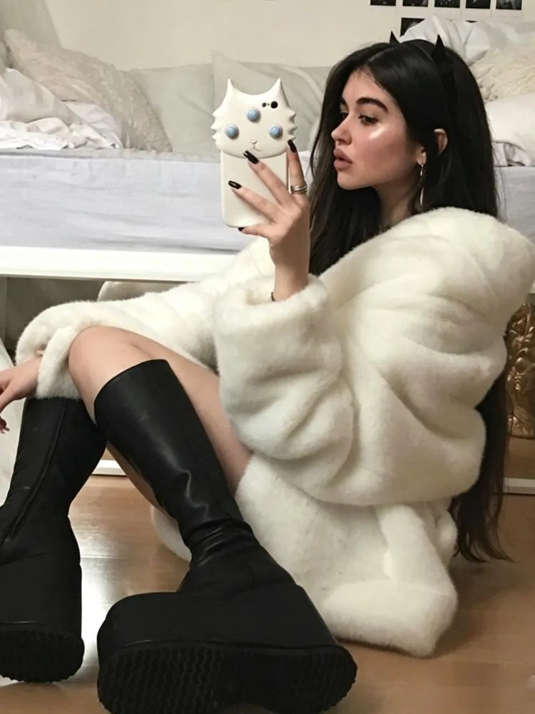 LGRQ Streetwear Fashion Faux Fur Coat Women's 2026 New Winter Minimalist Lapel Long Sleeve Loose Plush Warm Outerwear 19DB3550