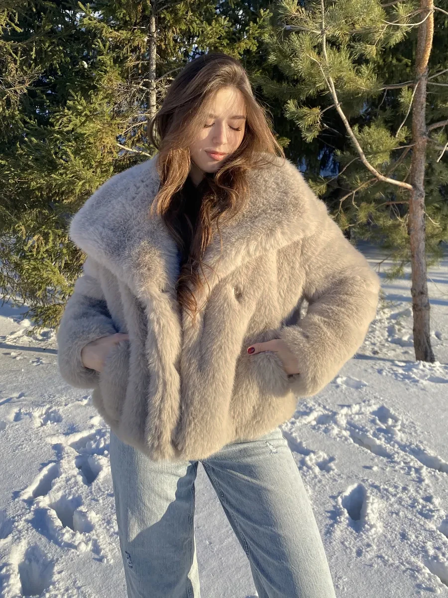 TARUXY Solid Faux Fur Lapel Women's Coat Luxury Gradient Cropped Fluffy Fur Jacket Coat Winter Thicken Outerwear High Street