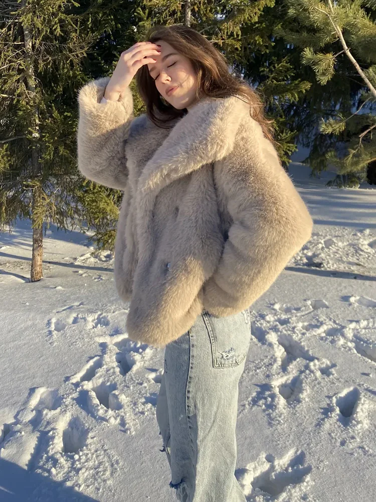 TARUXY Solid Faux Fur Lapel Women's Coat Luxury Gradient Cropped Fluffy Fur Jacket Coat Winter Thicken Outerwear High Street