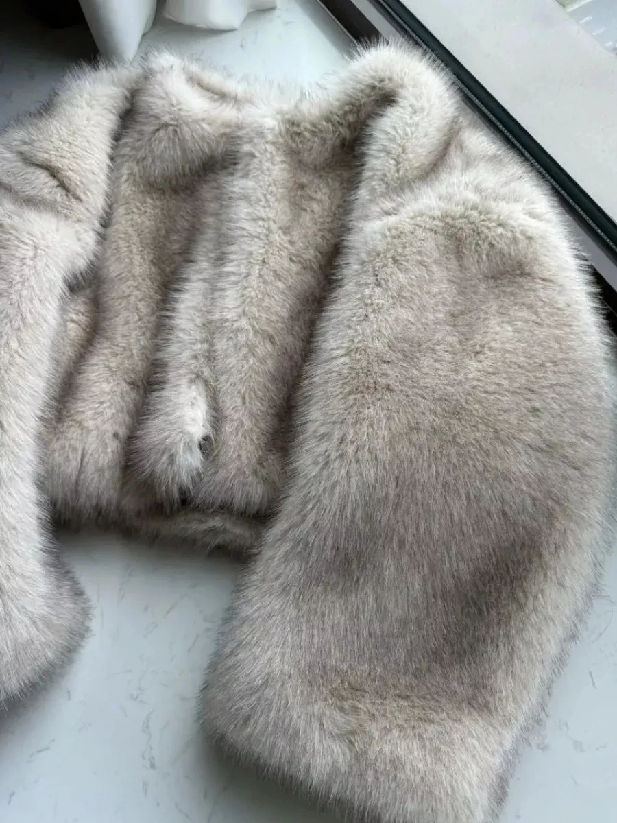 Women Winter Faux Fur Coat Short Fluffy 2026 New Light Grey Old Money Elegant Warm Luxury Streetwear Outerwear
